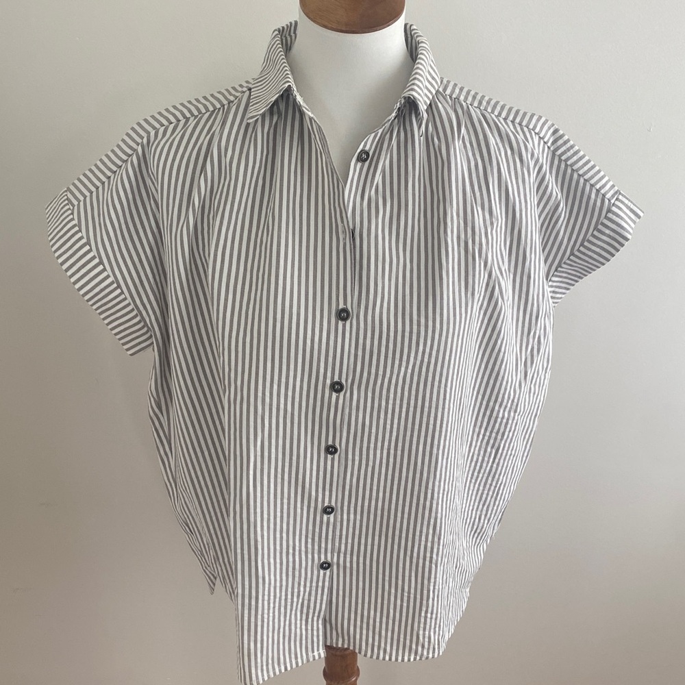 Gray & White Vertical Stripe Short-Sleeve Button-Down Shirt